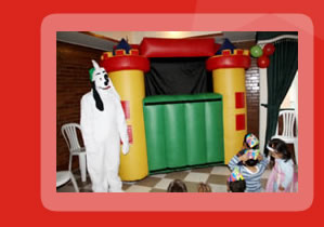 Titeres gigantes y teatrinos inflables para fiestas infantiles.